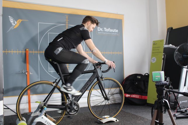 Zu Beginn des Jahres war Sascha zu Besuch bei Dr. Kim Tofaute, um die Sitzpositionen im Rahmen eines Bike-Fittings zu optimieren. Kim arbeitet seit über 10 Jahren mit Ergon zusammen.