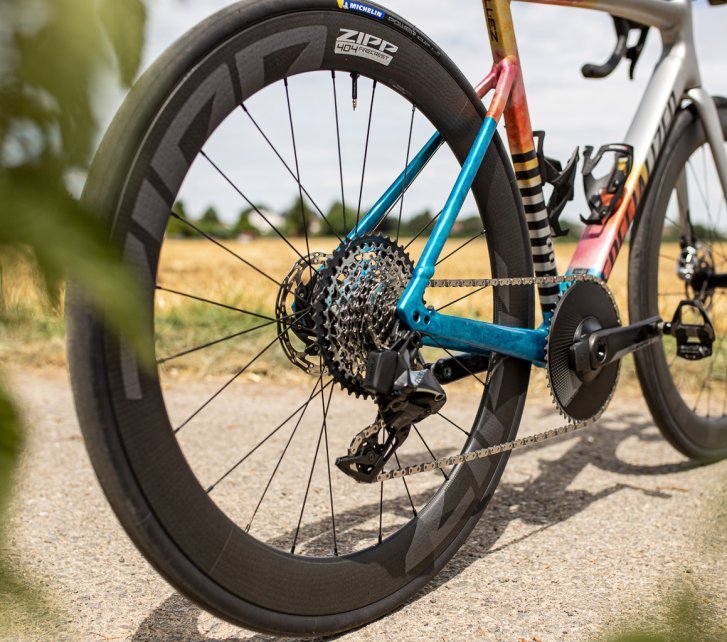 Dynamic rear-angled perspective: Specialized road bike with carbon wheels from Zipp.