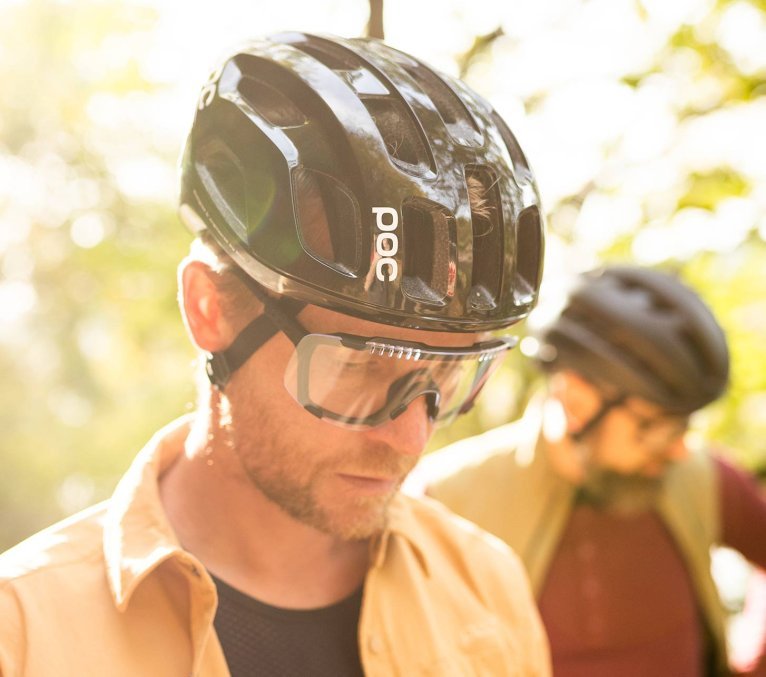 Der Ventral Air MIPS Helm von POC sorgt für Sicherheit auf allen Schotterwegen.