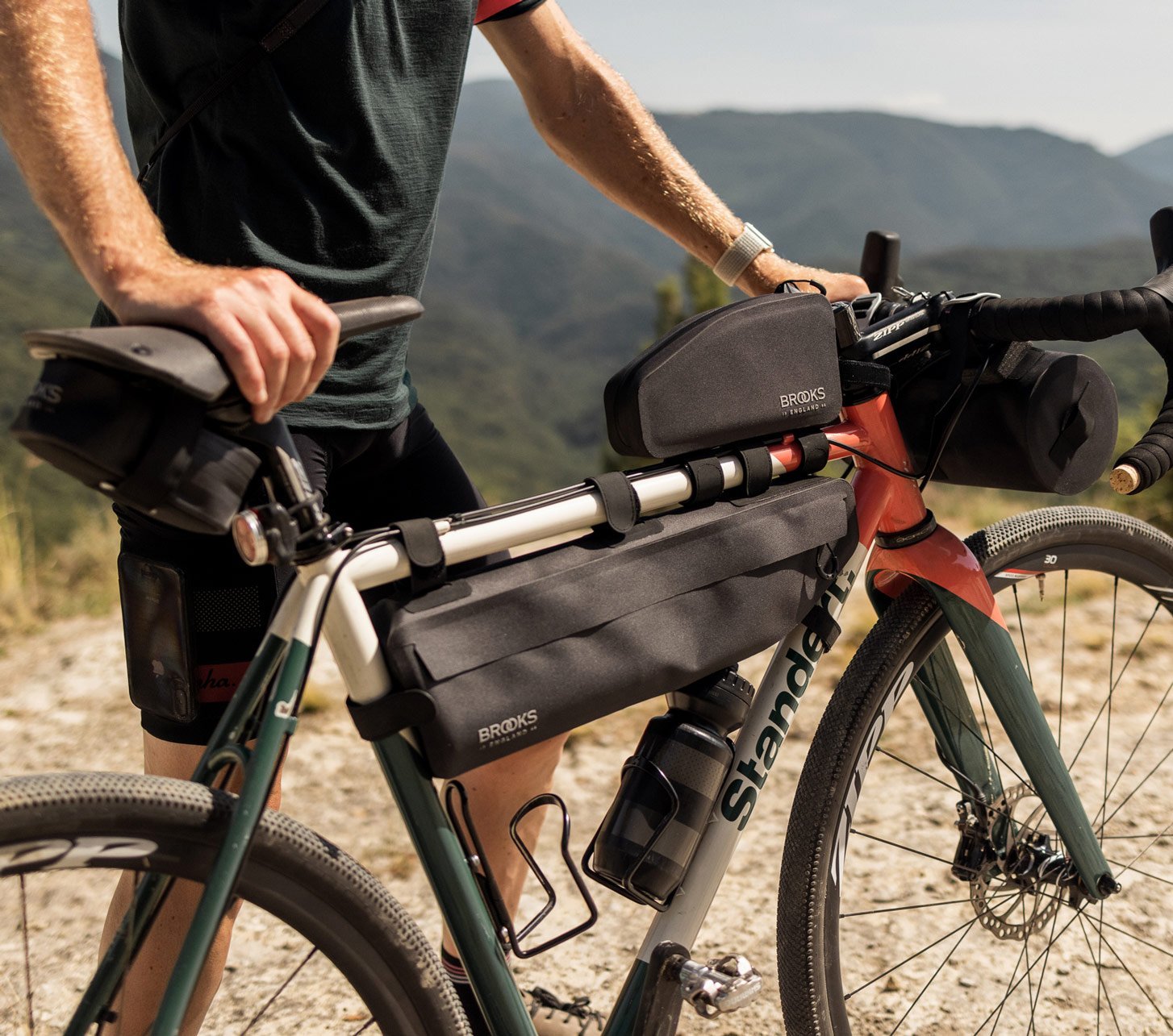 TristanCardewPhoto_BrooksEngland_Girona_9_header_mobil_taschen.jpg