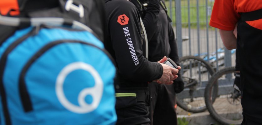 Abfahrt in Aachen. Alle freuen sich schon auf die Tour