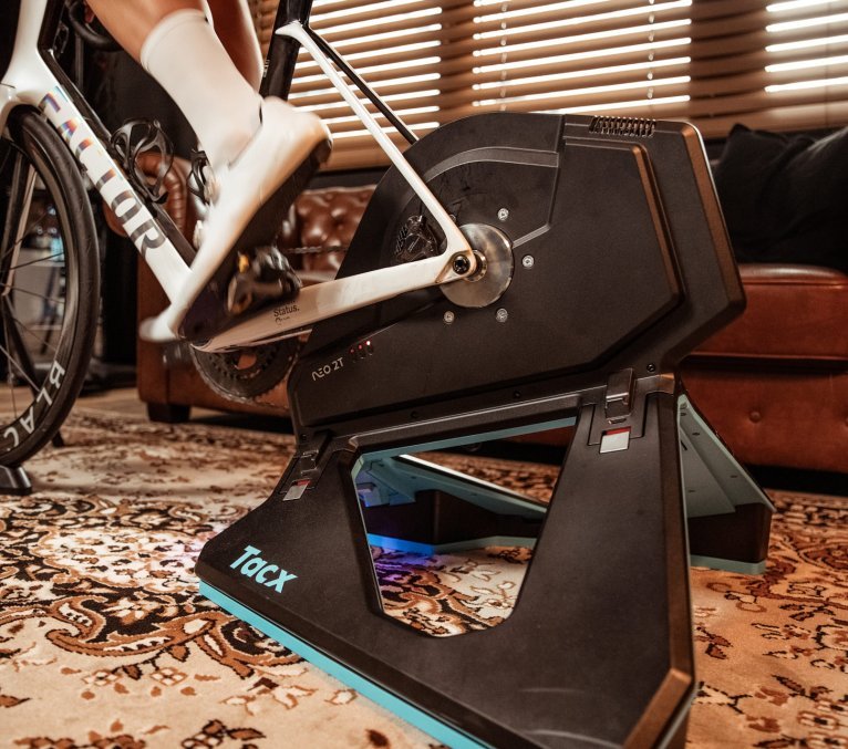 Detailbild von einem Garmin T2875 Tacx Neo 2T Trainer