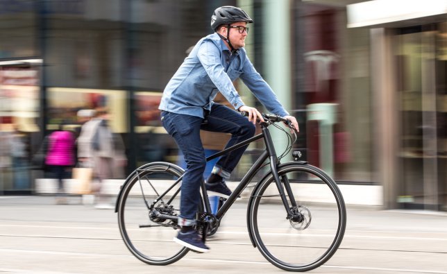 Radfahrer auf Tourenrad