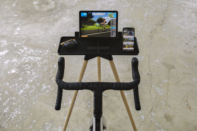 Tons Tablet Race Stand - natural oak