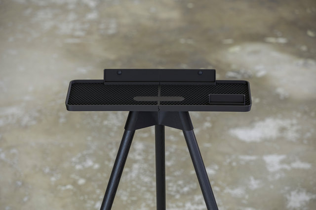 Tons Tablet Race Stand - matte black